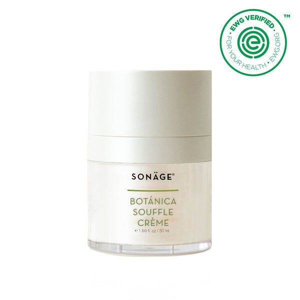 A lightweight, non-comedogenic moisturizer provides a matte finish, won’t clog pores, and leaves your skin feeling soft and smooth, an essential skincare product for anyone with normal to oily skin. Featuring a garden’s worth of botanicals, this non-greasy moisturizer helps the skin retain its natural moisture while restoring the skin’s barrier.
